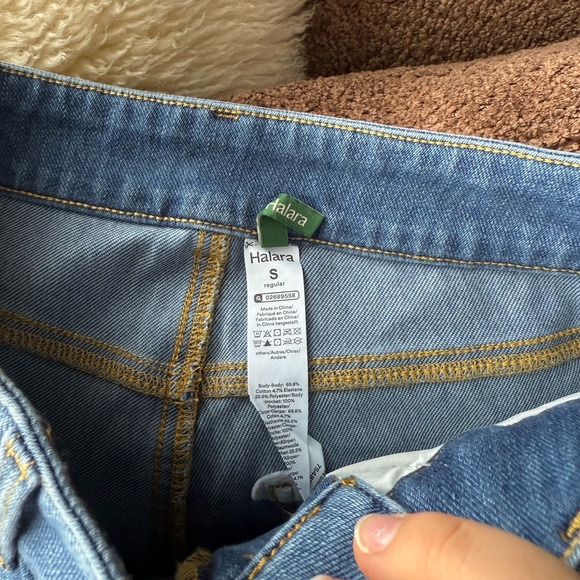 Halara Flex High Waisted Pockets Rolled Hem Wide Leg Jean in Blue Sprice Wash - Picture 3 of 6